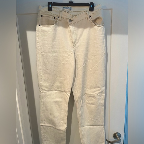 Abercrombie & Fitch Denim - Abercrombie Curve Love 90s Straight Ultra High Rise Jean
